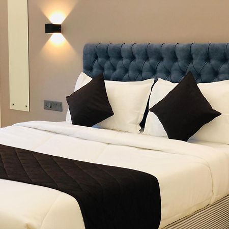The Lotaz Hotel Kochi Extérieur photo