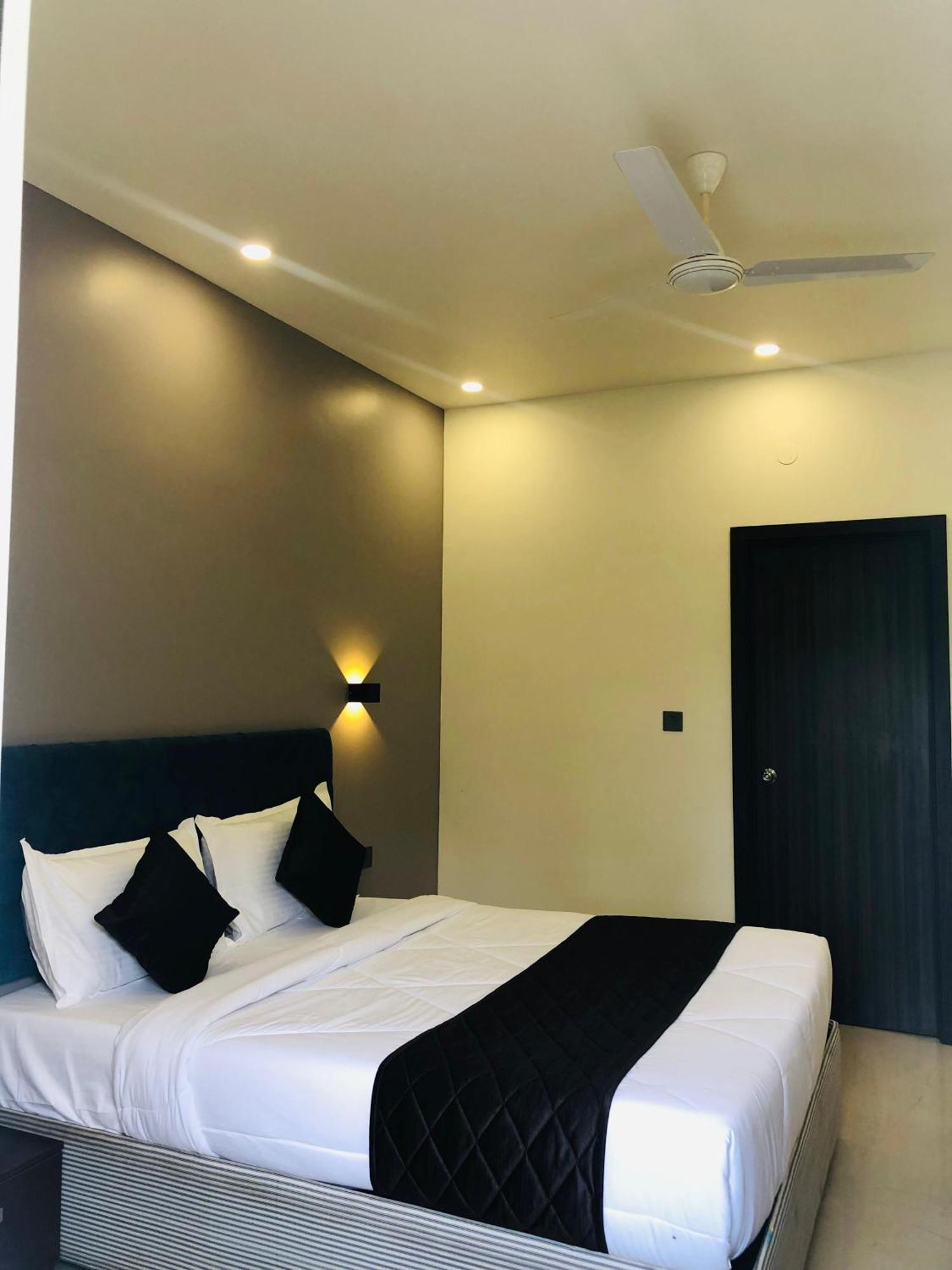 The Lotaz Hotel Kochi Extérieur photo