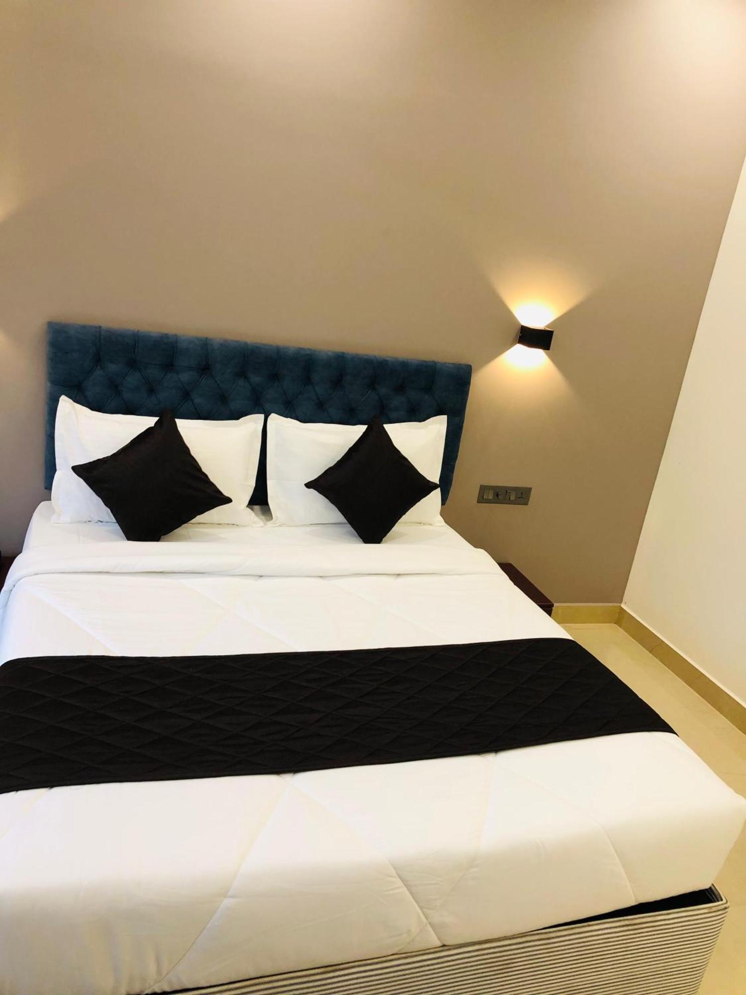 The Lotaz Hotel Kochi Extérieur photo