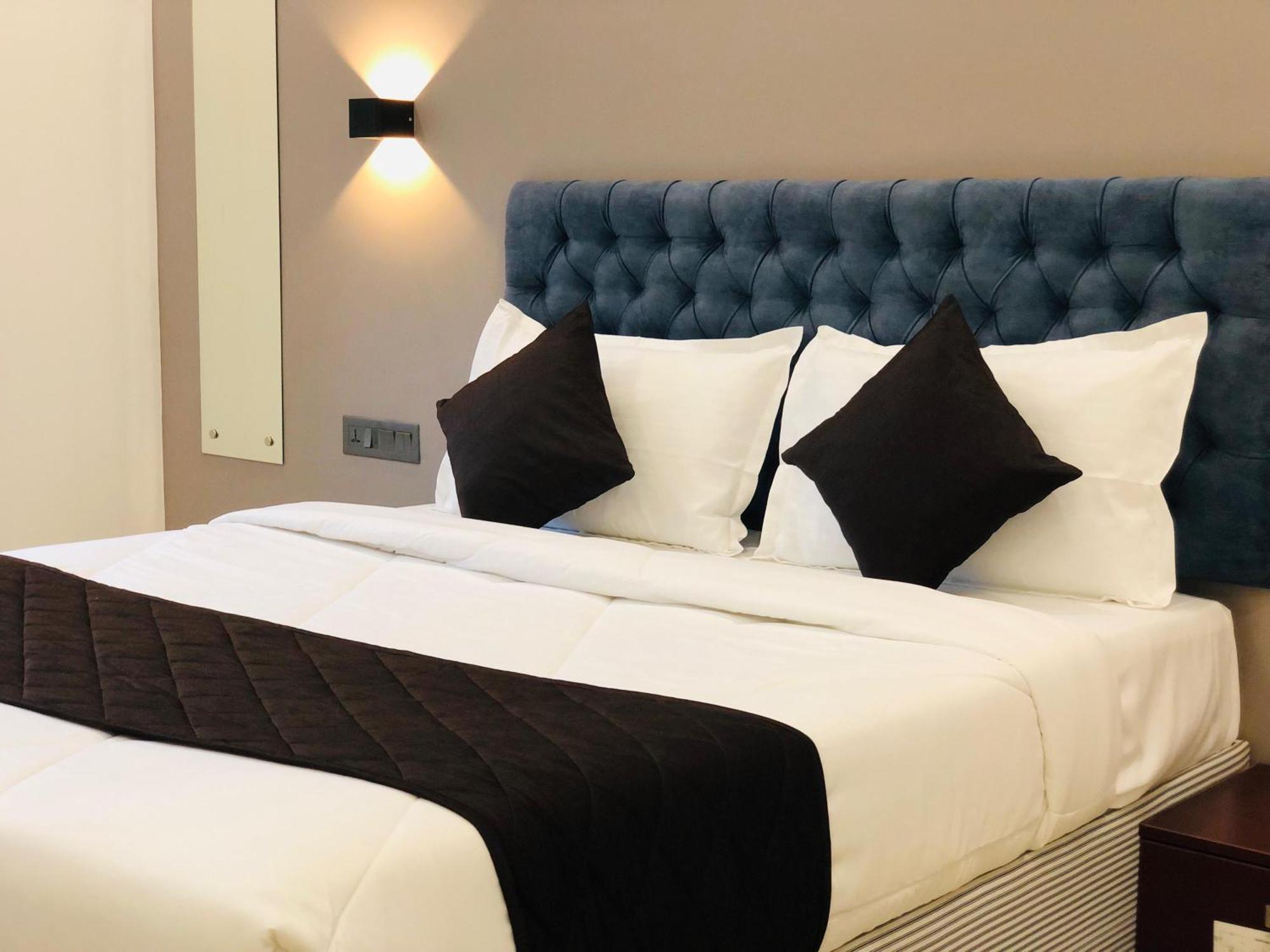 The Lotaz Hotel Kochi Extérieur photo