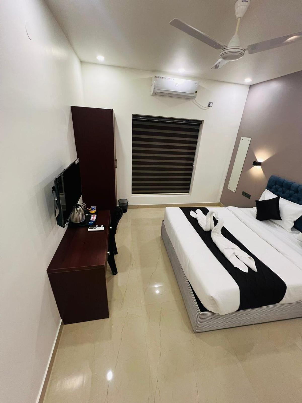 The Lotaz Hotel Kochi Extérieur photo