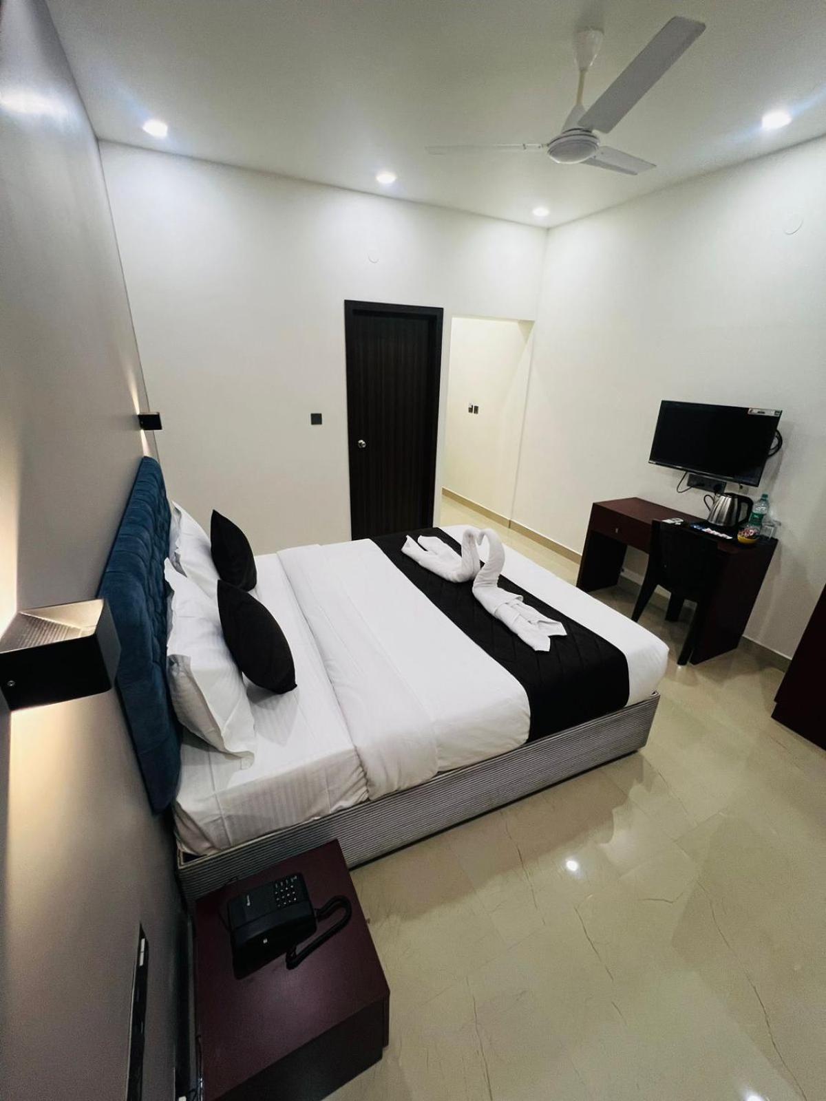 The Lotaz Hotel Kochi Extérieur photo