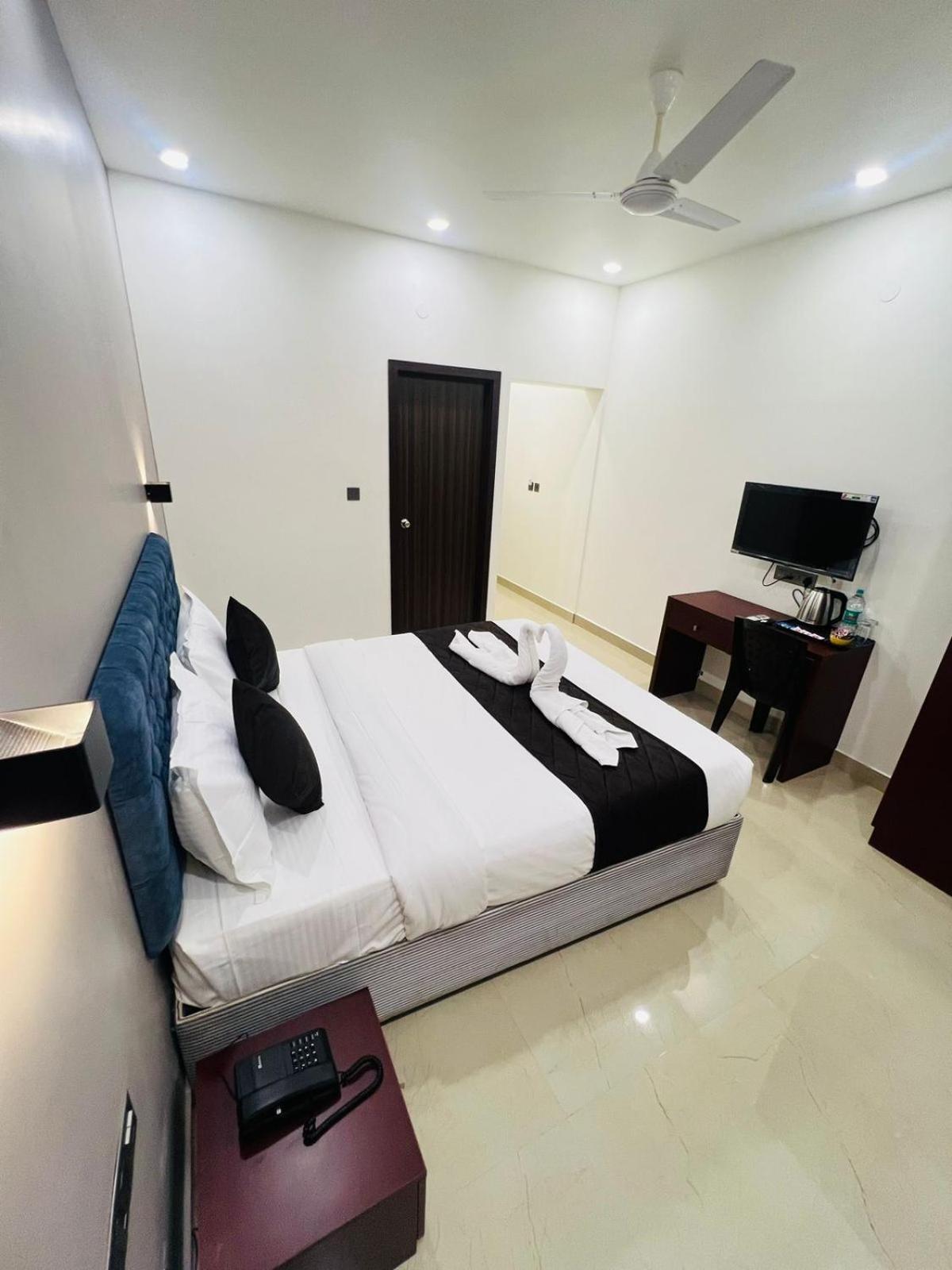 The Lotaz Hotel Kochi Extérieur photo