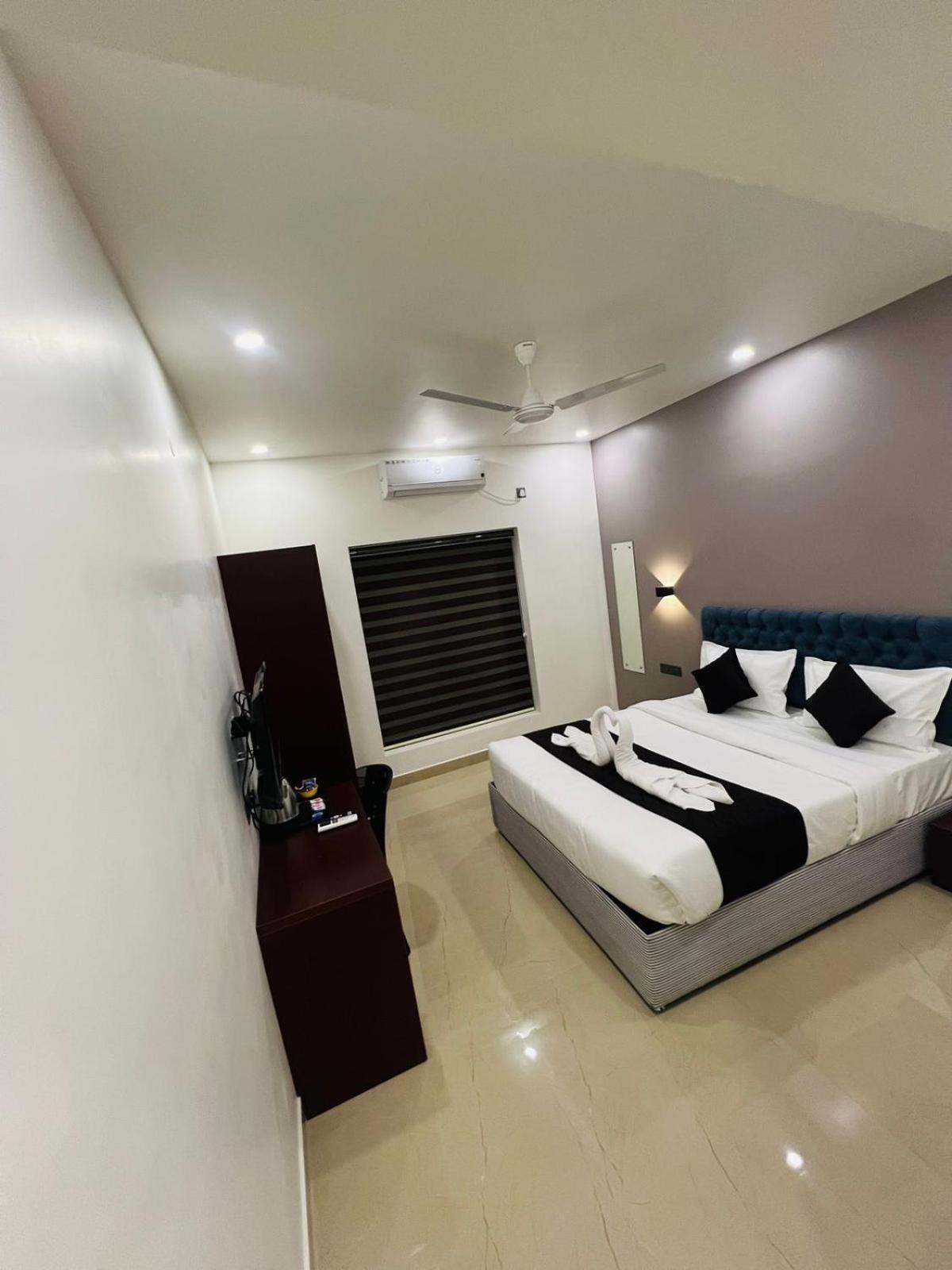 The Lotaz Hotel Kochi Extérieur photo