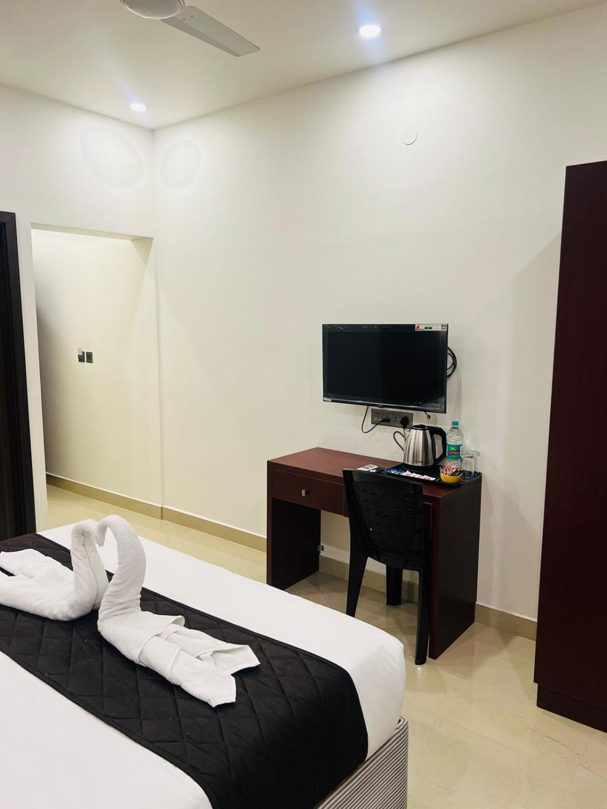 The Lotaz Hotel Kochi Extérieur photo