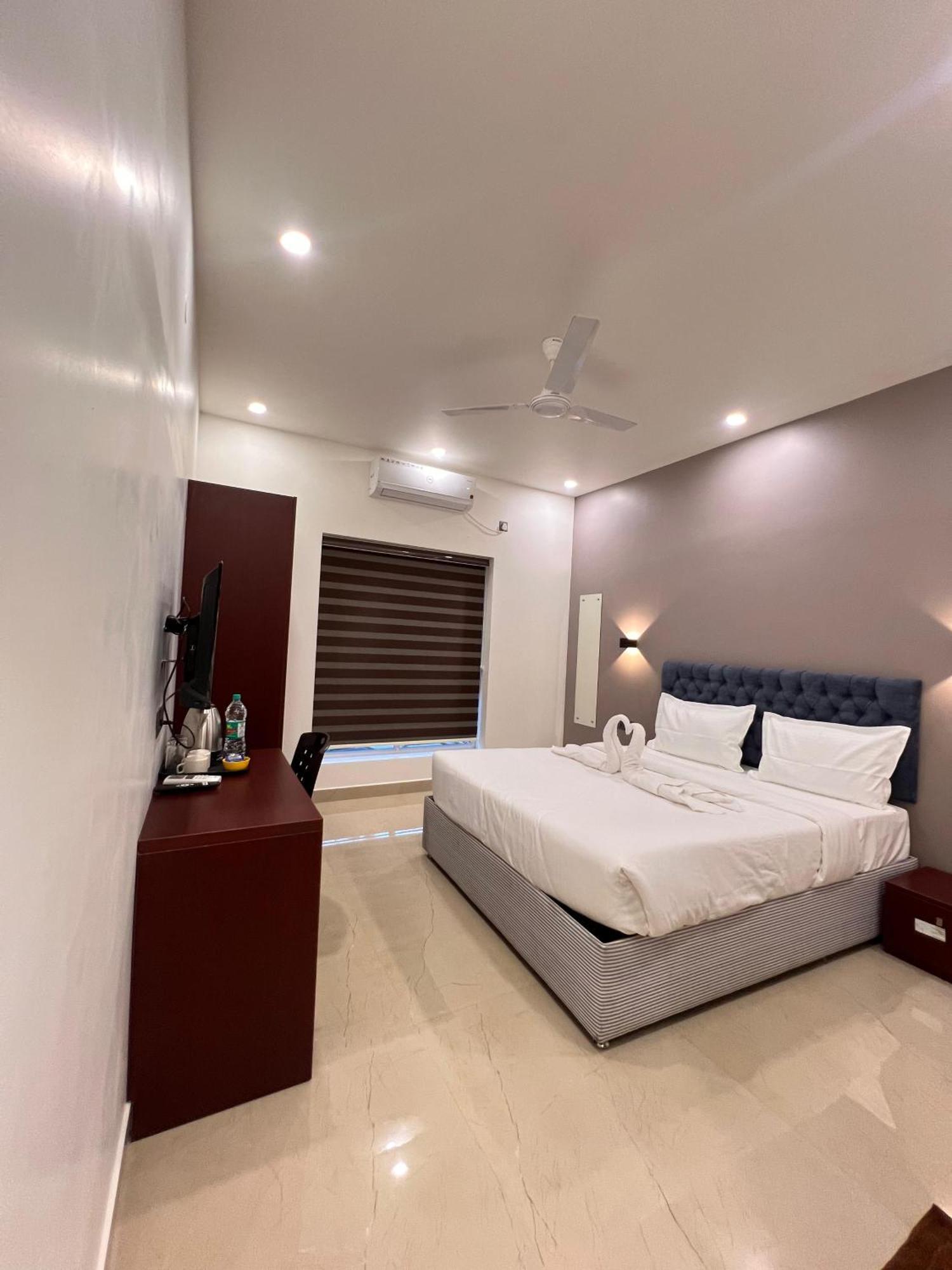 The Lotaz Hotel Kochi Extérieur photo