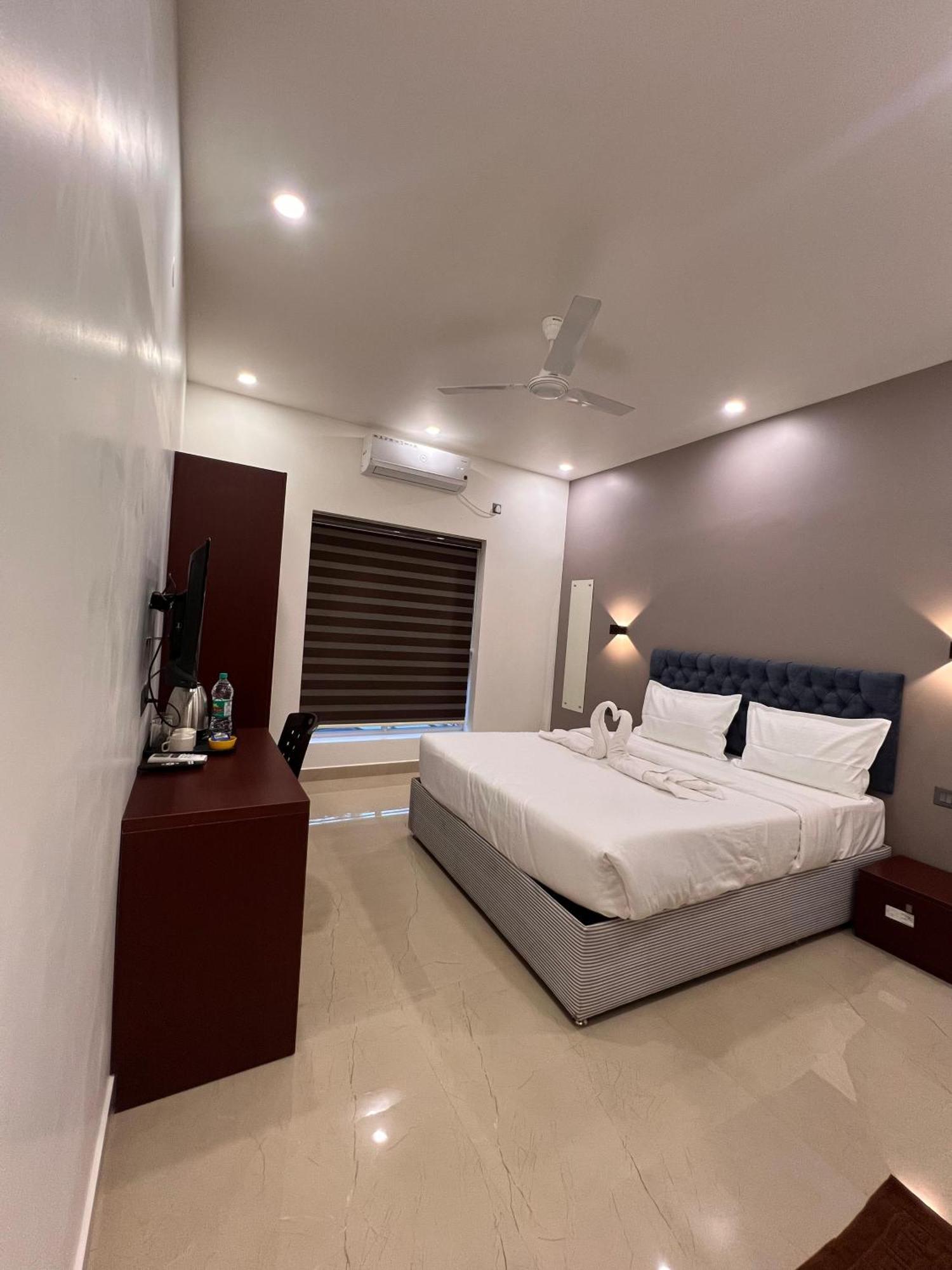 The Lotaz Hotel Kochi Extérieur photo