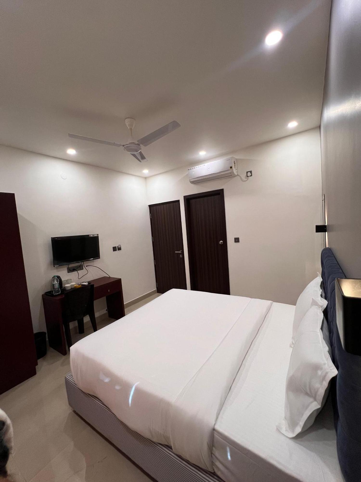 The Lotaz Hotel Kochi Extérieur photo