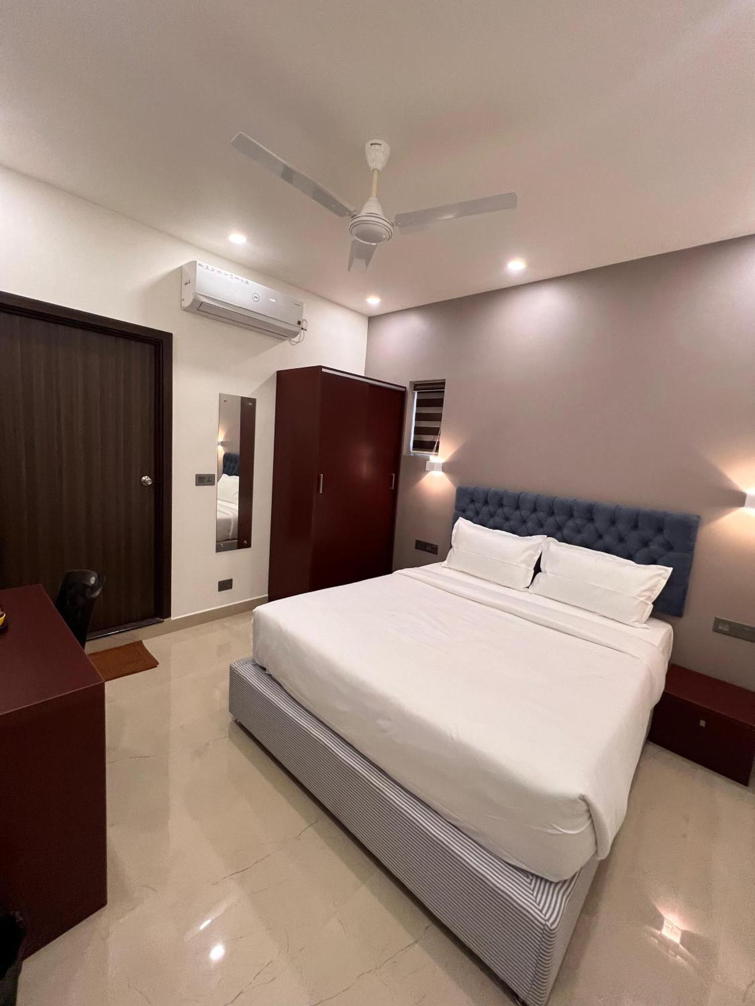 The Lotaz Hotel Kochi Extérieur photo