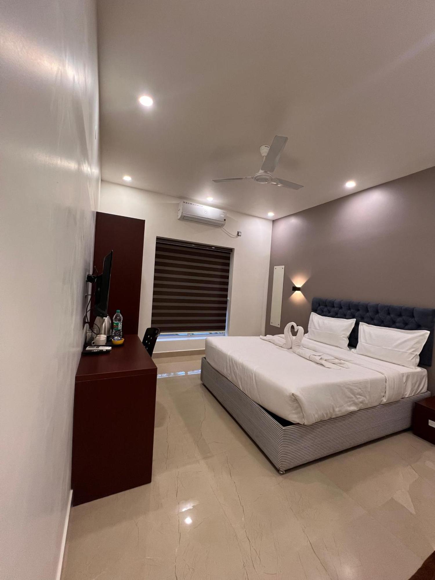 The Lotaz Hotel Kochi Extérieur photo