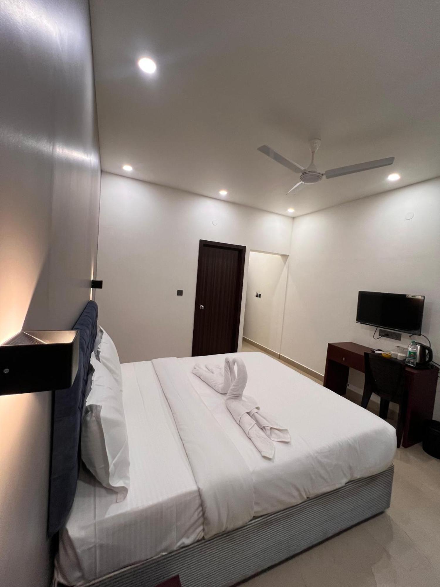 The Lotaz Hotel Kochi Extérieur photo
