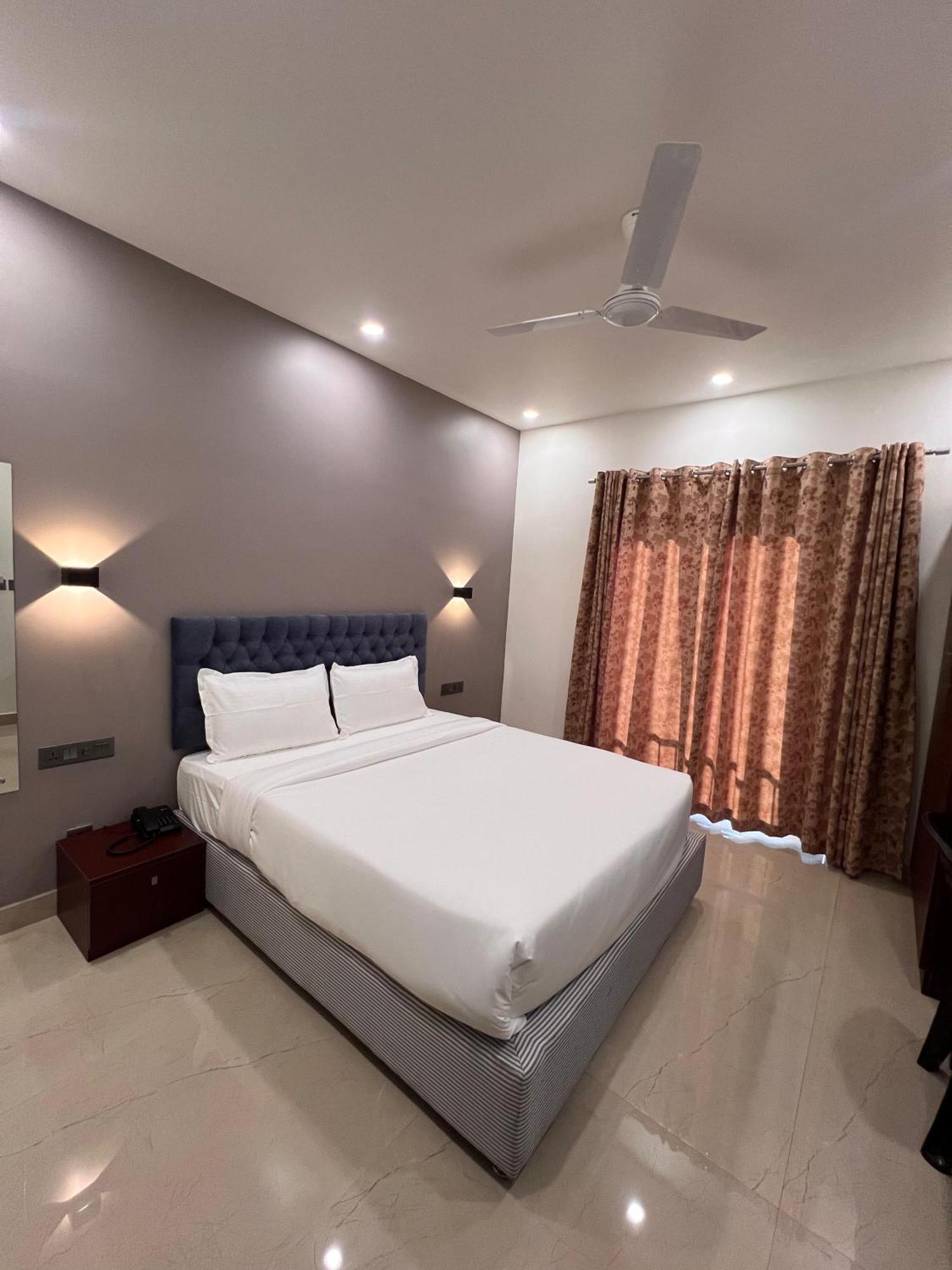 The Lotaz Hotel Kochi Extérieur photo
