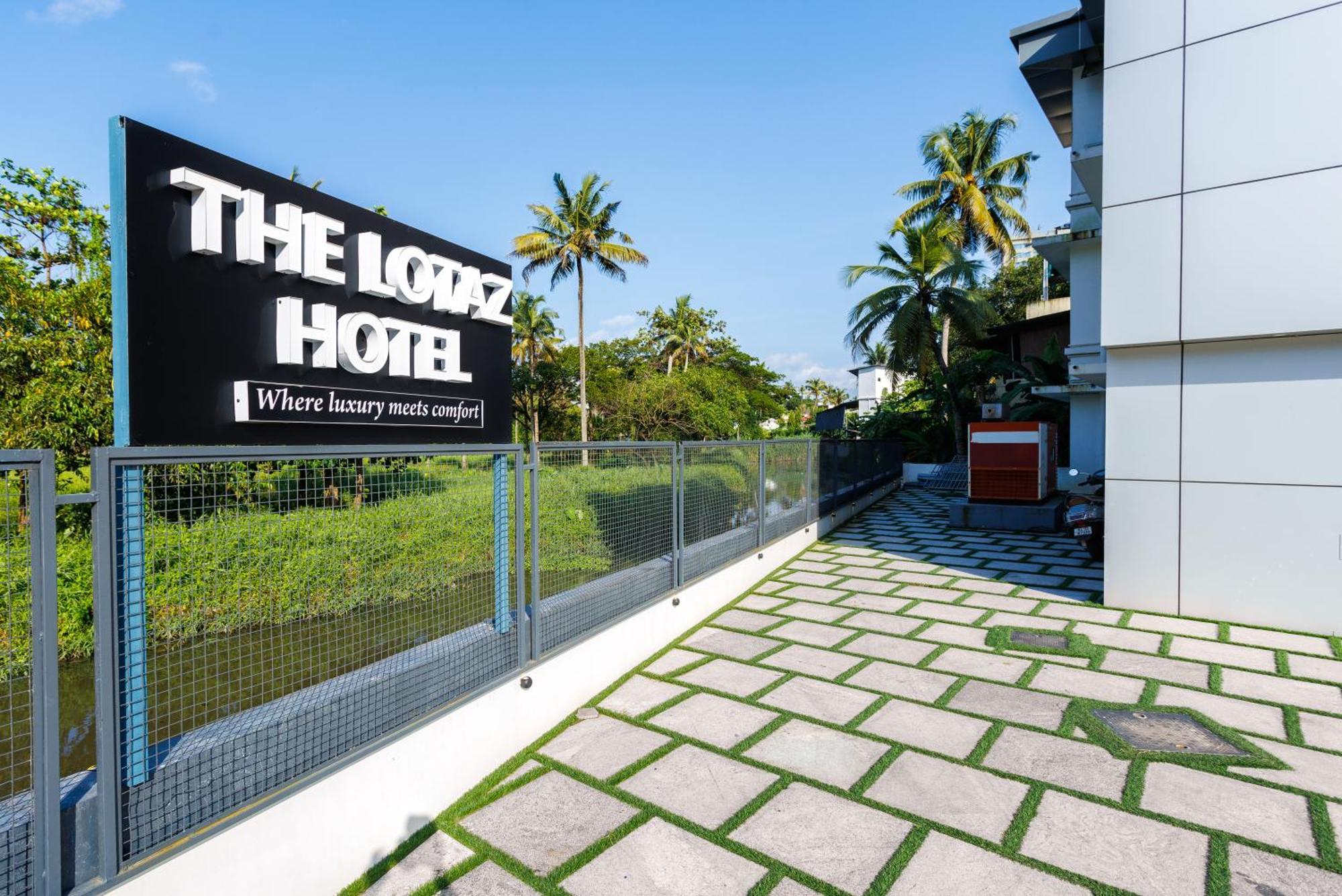 The Lotaz Hotel Kochi Extérieur photo
